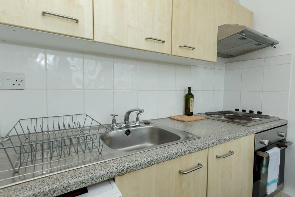Central 1 Bedroom Apartment *Zone 1* Elephant And Castle Лондон Екстер'єр фото